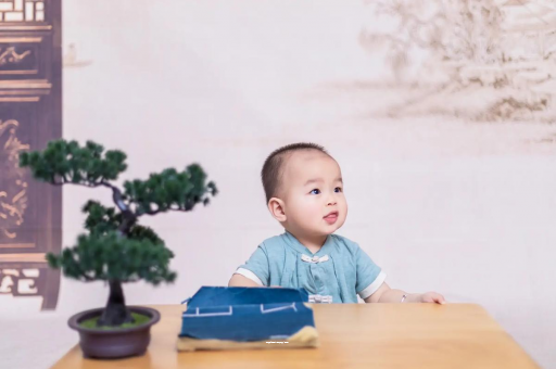 沧县怀孕肚子中间凹两边凸